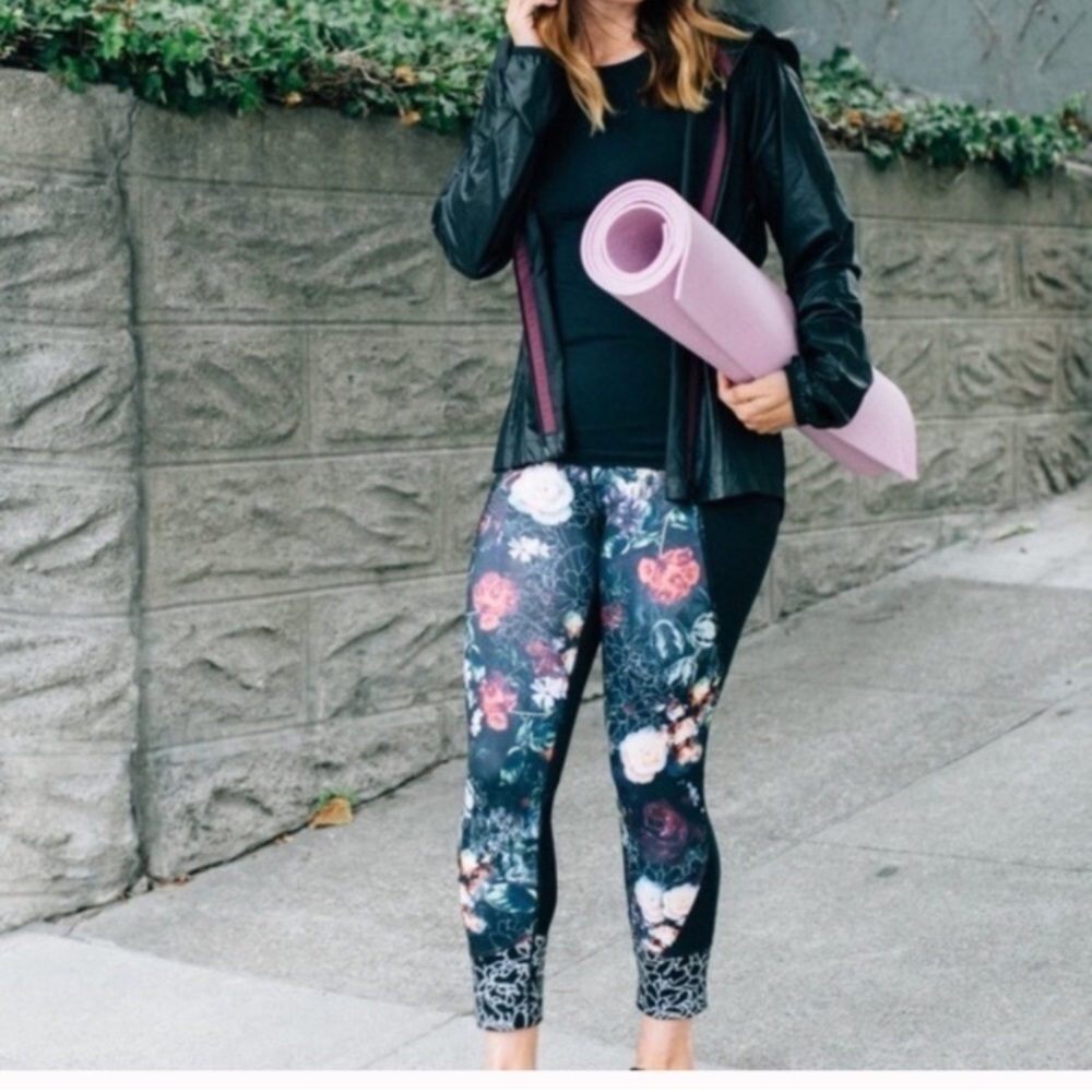 Athleta leggings Capri floral women’s size M